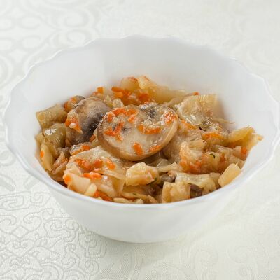 Тушеная капуста с грибами и овощами в Римские каникулы по цене 100 ₽