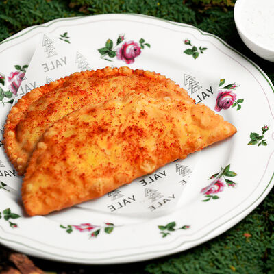 Чебуреки с мясом кабана и ароматом черного трюфеля в Yale по цене 940 ₽