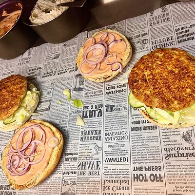 Курица бургер в Mr Grill по цене 395 ₽