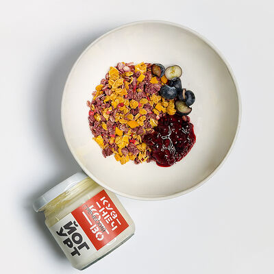 Гранола с домашним йогуртом и свежими ягодами в KM20 по цене 1140 ₽