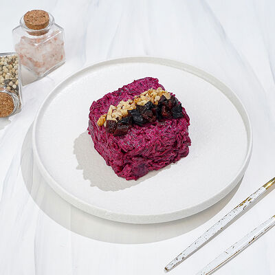 Салат свекольный с черносливом в Магбургер & Братья Караваевы по цене 165