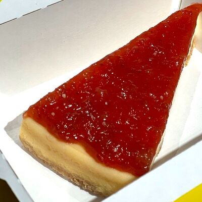 Чизкейк клубничный в Simons Gyros по цене 269 ₽