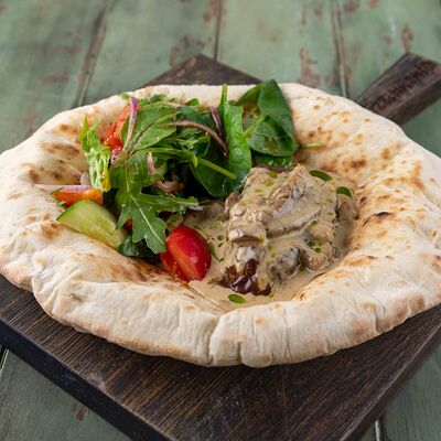 Говядина с белыми грибами и трюфелем на хлебе из печи в Пиццерия Pizzamento по цене 1450 ₽