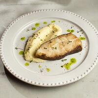 Стейк из палтуса с картофельно-пармезановым крем-пюрев Инжир