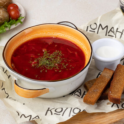 Борщ с домашней сметаной и чесночными гренками в Коломан по цене 450 ₽