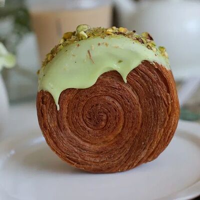 Круассан-сюпрем Фисташка-малина в MAYAR по цене 560 ₽