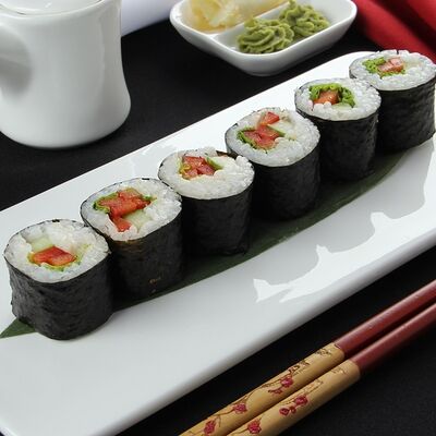 Кобэ футомаки ролл в Kushi-Sushi по цене 187 ₽