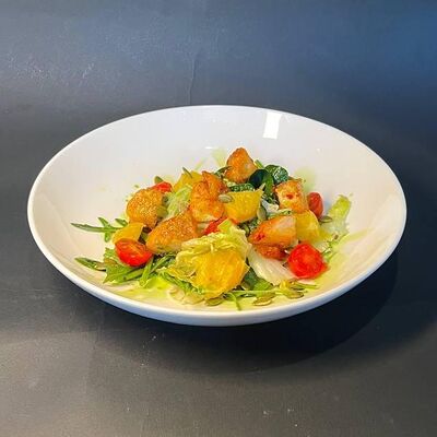 Салат с курицей в кисло-сладком соусев Нуар по цене 569 ₽