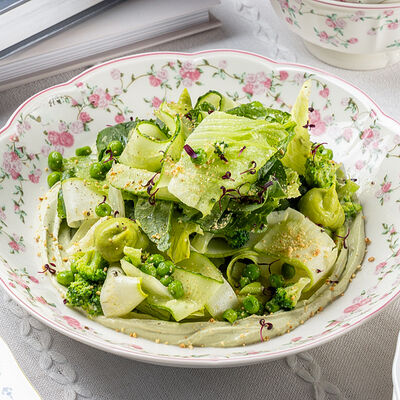 Зеленый салат Lore’sв Lores по цене 690 ₽