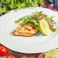 Эскалар на гриле с мятным соусом в Мушмула