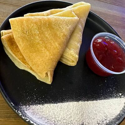 Блины с клубничным джемомв Rigatoni по цене 210 ₽