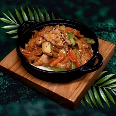 Свинина на чугуне в LAOBAN по цене 1100 ₽