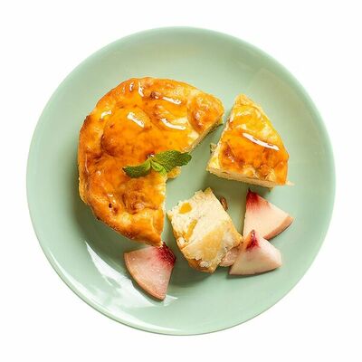 Запеканка творожная с грушей и персиком в Азбука Вкуса Экспресс Меню по цене 258 ₽
