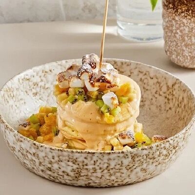 Панкейки с фруктами и маршмеллоу в Гастробар DOM по цене 380