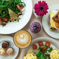 Логотип Udcкафе Upside Down Cake