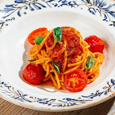 Спагетти в соусе из сладких томатов в Москва по цене 660 ₽
