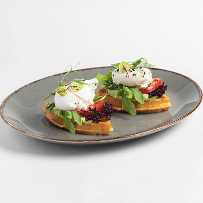 Вафли бельгийские с пюре из авокадо и яйцом пашот в Kitchen по цене 630