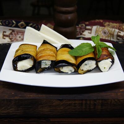 Рулеты из баклажан с мятой и сыром в FastШашлык и Хинкали по цене 350 ₽