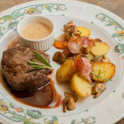 Филе миньон С перечным соусомв Поль Бейкери по цене 2160 ₽