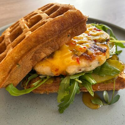 Бургер Манго Спешл в Cup & cake по цене 750 ₽