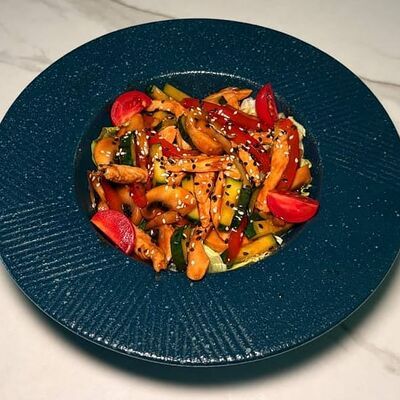 Теплый с курицей в Kaif Lounge по цене 650 ₽