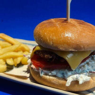 Бургер куриныйв Magnum bar по цене 640 ₽