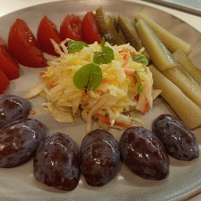 Ассорти из солений в Эник Беник по цене 715 ₽