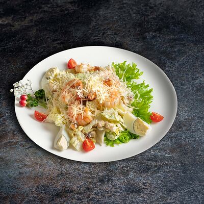 Салат Цезарь с креветками в Вкусно Суши по цене 449