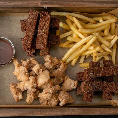 Короб к пиву №1 в Daddys pub по цене 1045 ₽