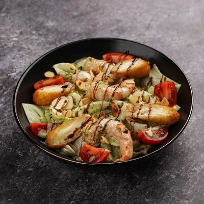 Салат Креветка-кальмар с жареным сыром в Tuk Tuk Asian Food по цене 797 ₽