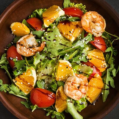 Микс салата с апельсином, кедровыми орешками и креветкой в Авиатор по цене 720 ₽