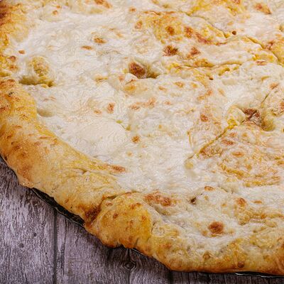 Пицца Четыре сыра 38 см в Гурман по цене 1650 ₽