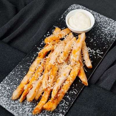 Батат фри с трюфельным айоли и пармезаном в Tre/Quarti по цене 560 ₽