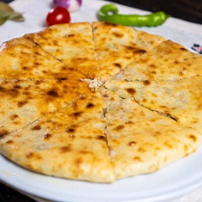 Пирог с капустой и грецким орехом большой в Шафран по цене 655 ₽