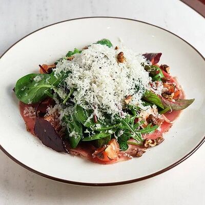 Салат с пастрами в Лицей по цене 990 ₽