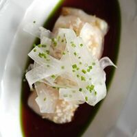 Сашими из сахалинского гребешка с соусом понзу в Garum