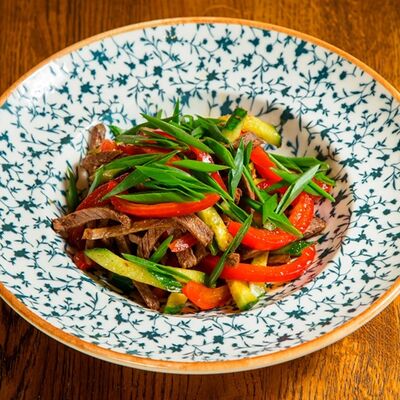 Салат с отварной говядиной в Вах!Хинкали по цене 800 ₽