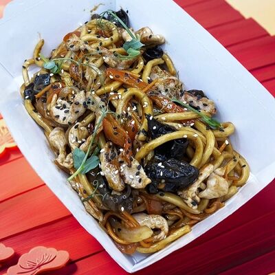 Китайский вок со свининой в Лапша и Утки по цене 815 ₽