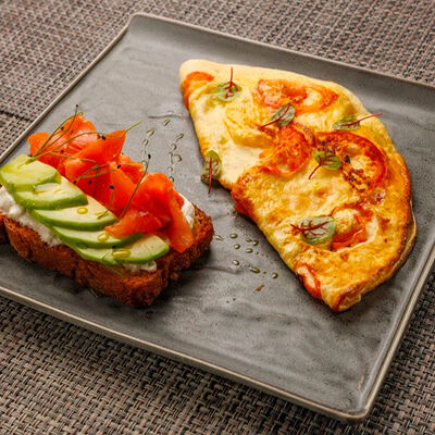 Омлет с томатами в YUMMY по цене 920 ₽