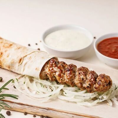 Кебаб из курицы в лаваше в Шашлык хаус по цене 500 ₽