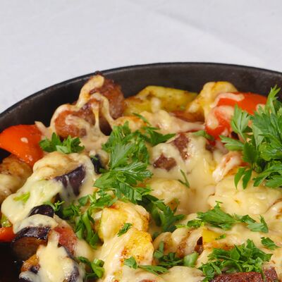 Сковородка со свининой в Мансарда по цене 590 ₽