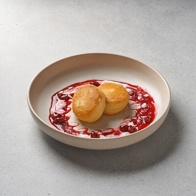 Сырники домашние со сметаной и джемом в REGUL по цене 540 ₽