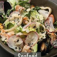 Салат Морепродукты в Рестобар Гриль 39