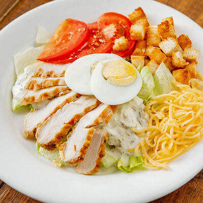 Салат Цезарь а-ля рус в Блин и Мясо по цене 275 ₽