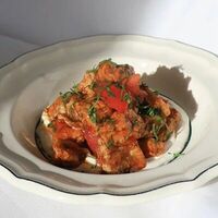 Салат с хрустящими баклажанами и томатами в Луи