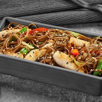 Соба с курицей в Суши Мастер по цене 269 ₽