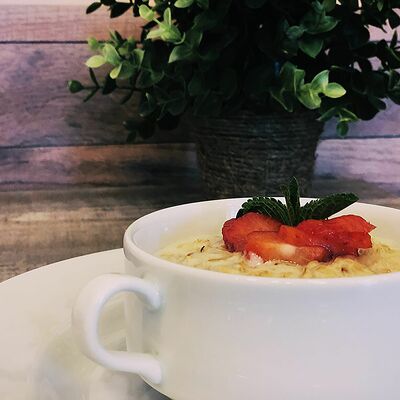 Овсяная каша с фруктами в КАФЕ time по цене 179 ₽