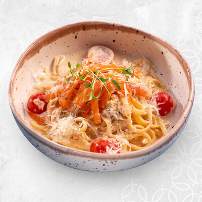 Паста с копченым лососем в Река Море по цене 780 ₽