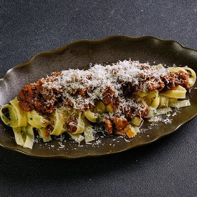 Фетучини Гранд Болоньезе в Smoky People по цене 1100 ₽