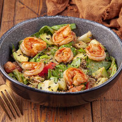 Салат с киноа и креветками в Это Бар по цене 670 ₽